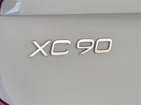 Certified 2025 Volvo XC90 B6 Ultra image 6
