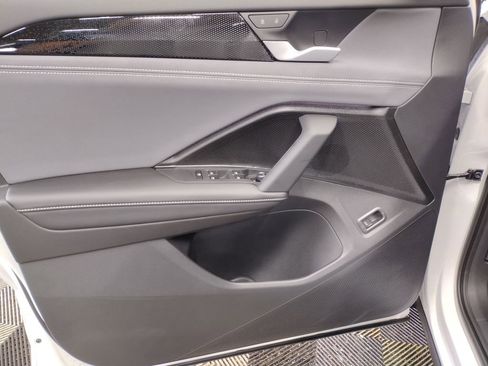 New 2025 Volkswagen Tiguan SE R-Line image 22