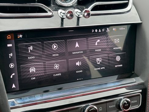 Used 2021 Bentley Bentayga AWD/4WD image 26