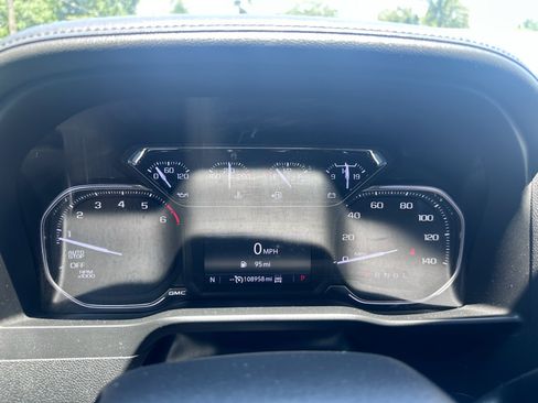Used 2022 GMC Sierra 1500 Elevation w/ LPO, Elevation Black Package AWD/4WD image 16