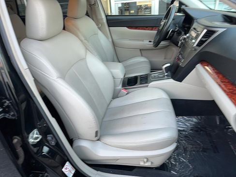 Used 2010 Subaru Outback 2.5i Limited w/ Popular Equipment Group 1B image 18