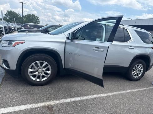 Used 2018 Chevrolet Traverse LT FWD image 9