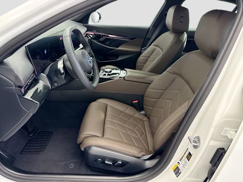 Certified 2026 BMW i5 eDrive40 w/ Premium Package RWD image 18