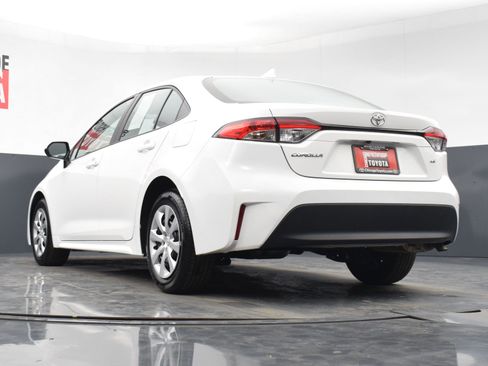 Used 2025 Toyota Corolla LE image 26