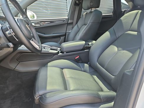 Certified 2021 Porsche Macan AWD/4WD image 4
