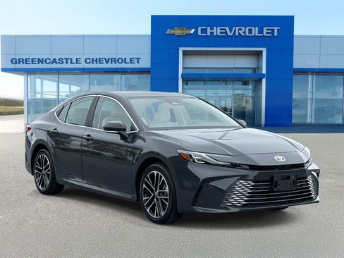 Used 2025 Toyota Camry XLE image 1