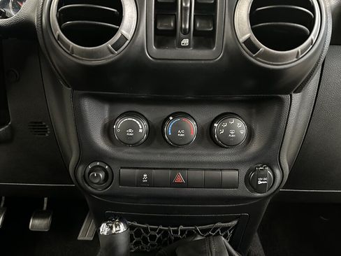 Used 2013 Jeep Wrangler Unlimited Sport AWD/4WD image 28