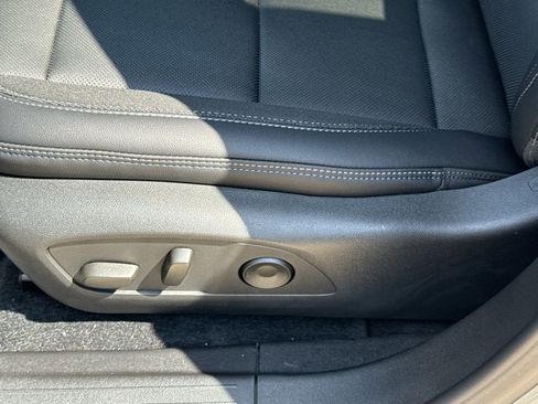 New 2025 Chevrolet Equinox EV LT w/ Convenience Package II image 15