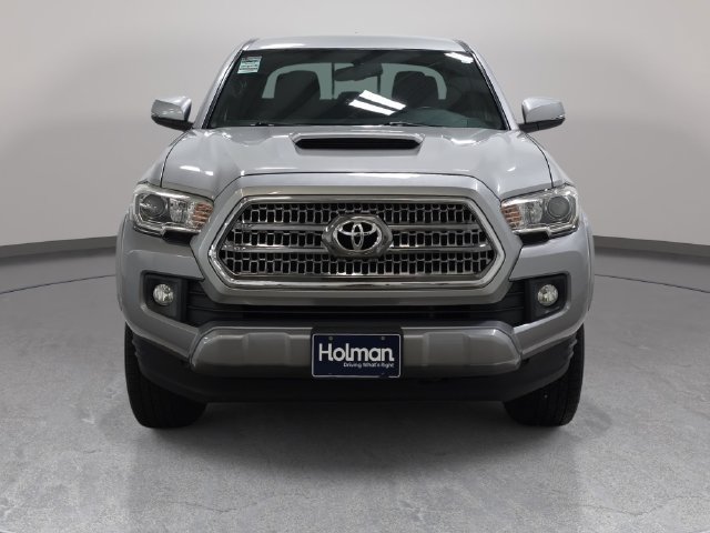 Used 2017 Toyota Tacoma TRD Sport w/ Tow Package (A/T) AWD/4WD image 3