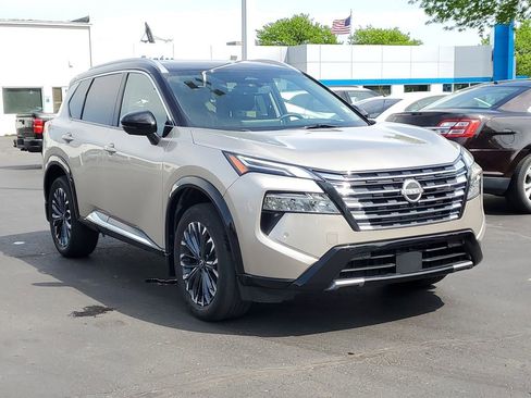 Used 2024 Nissan Rogue Platinum w/ Platinum Premium Package AWD/4WD image 2