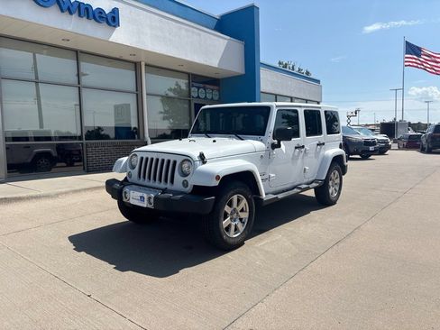 Used 2017 Jeep Wrangler Unlimited Sahara w/ Connectivity Group AWD/4WD image 1