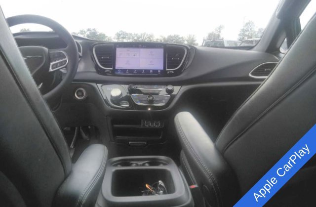 Used 2025 Chrysler Pacifica Select FWD image 3