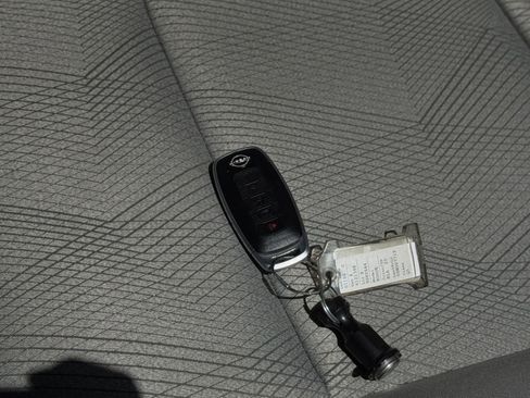 Used 2025 Nissan Rogue SV FWD image 21