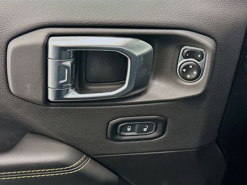 Used 2025 Jeep Wrangler Unlimited Sahara w/ Safety Group AWD/4WD image 15