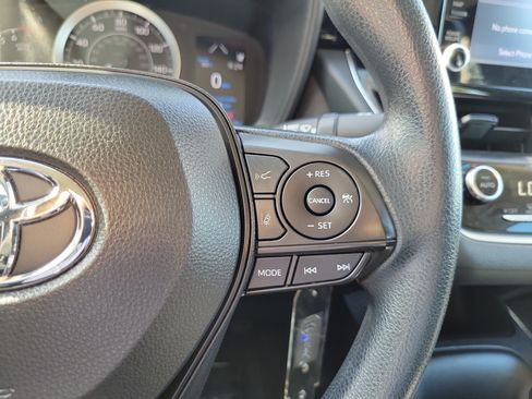Used 2022 Toyota Corolla LE FWD image 19