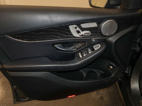 Used 2018 Mercedes-Benz GLC 300 GLC 300 w/ Premium Package image 20