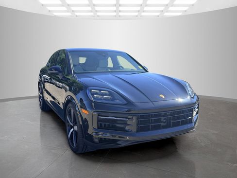 Used 2025 Porsche Cayenne S AWD/4WD image 3