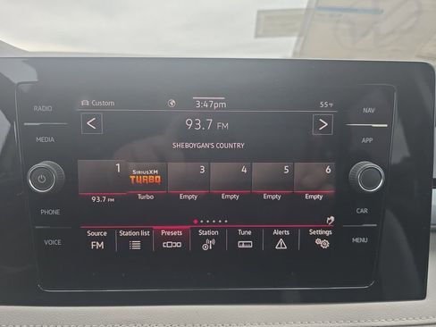 New 2025 Volkswagen Taos SEL image 18