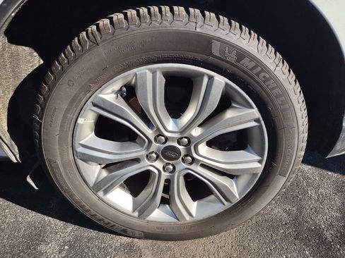 Used 2023 Ford Edge Titanium AWD/4WD image 10