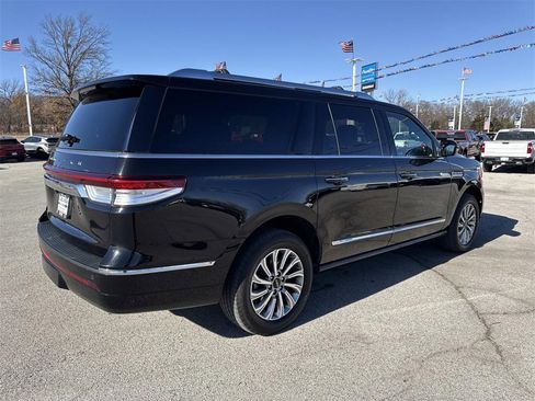Used 2024 Lincoln Navigator L 4WD image 6
