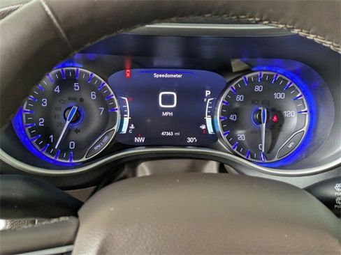 Certified 2021 Chrysler Pacifica Touring-L image 18