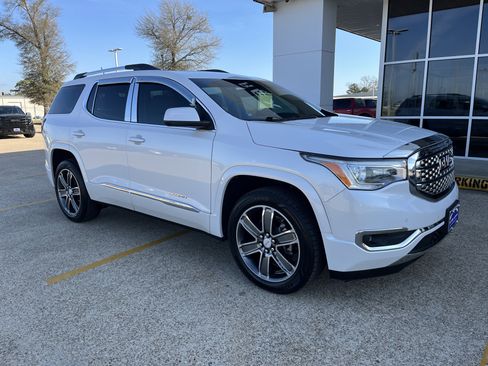 Used 2017 GMC Acadia Denali w/ Technology Package image 2