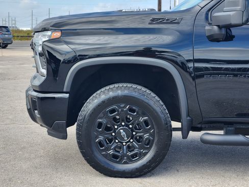 Used 2024 Chevrolet Silverado 2500 LT w/ Midnight Edition AWD/4WD image 9