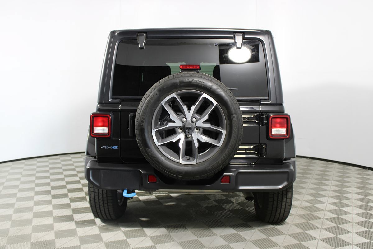 Used 2024 Jeep Wrangler Unlimited w/ Convenience Group AWD/4WD image 31