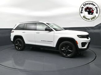 Used 2023 Jeep Grand Cherokee Altitude AWD/4WD video 1