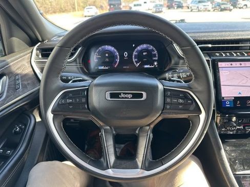 Certified 2024 Jeep Grand Cherokee L Limited w/ Luxury Tech Group II image 13