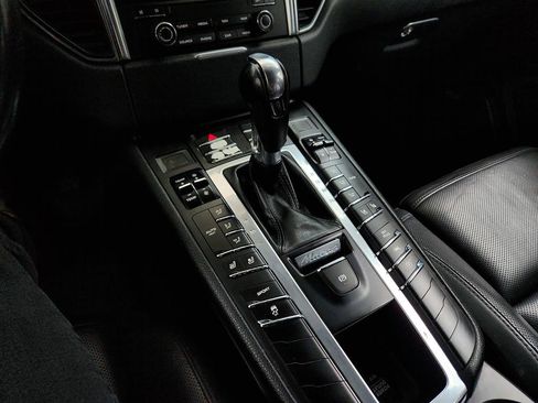 Used 2017 Porsche Macan AWD/4WD image 18