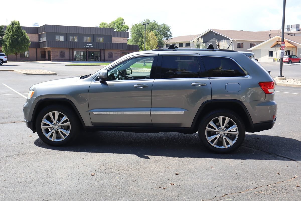 Used 2012 Jeep Grand Cherokee Laredo AWD/4WD image 9