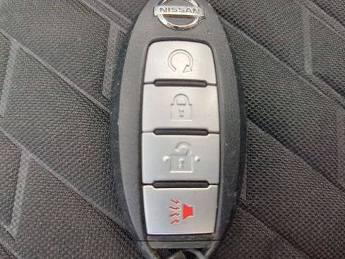 Used 2021 Nissan Kicks SR image 28