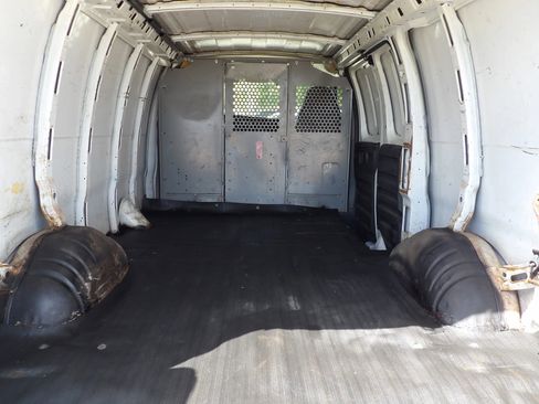 Used 2008 Chevrolet Express 1500 AWD image 5