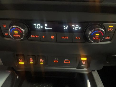 Used 2024 Nissan Frontier SV w/ Technology Package image 11