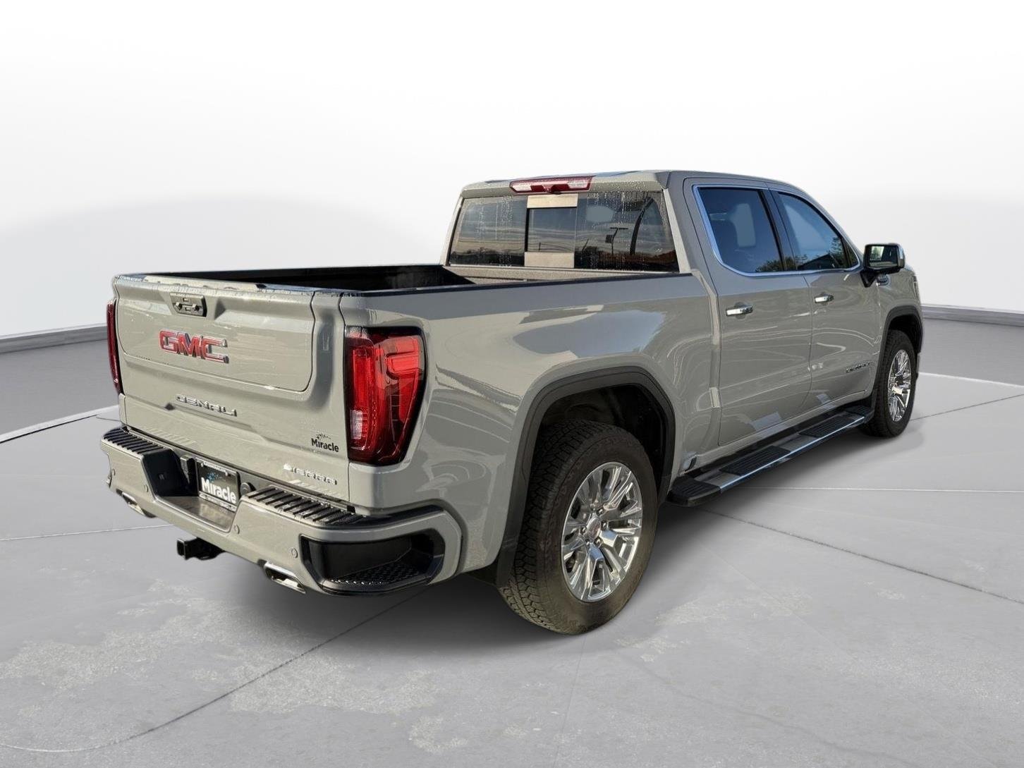 Used 2025 GMC Sierra 1500 Denali AWD/4WD image 5