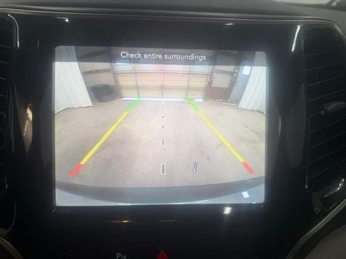Used 2019 Jeep Cherokee Limited AWD/4WD image 18