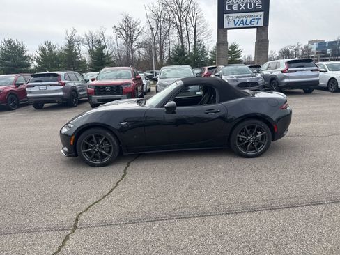 Used 2017 MAZDA MX-5 Miata Club image 2