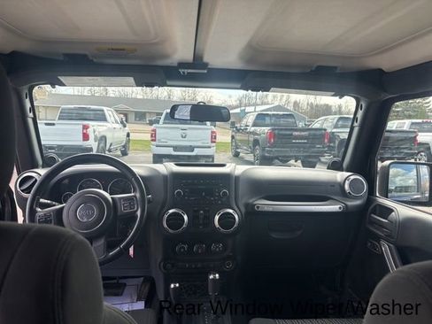 Used 2011 Jeep Wrangler Unlimited Sahara w/ Connectivity Group image 19