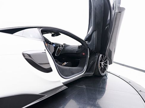 Used 2019 McLaren 600LT image 45