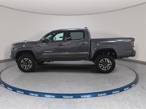 Used 2022 Toyota Tacoma TRD Sport image 9