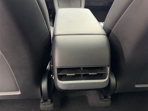 Used 2023 Tesla Model Y 2WD image 67