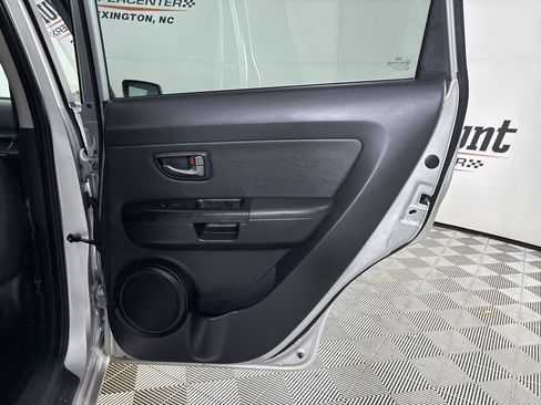 Used 2011 Kia Soul + image 20