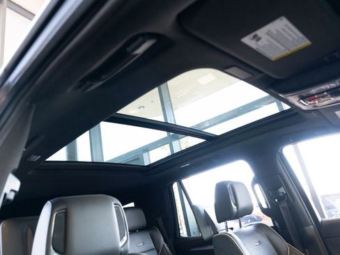 Used 2025 Cadillac Escalade Premium Luxury AWD/4WD image 59