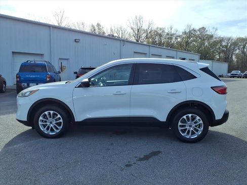 Used 2022 Ford Escape SE image 5