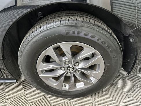 Used 2023 Toyota Sienna XLE image 21