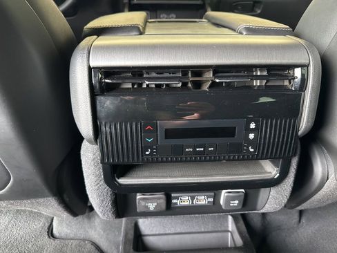 Used 2025 Jeep Wagoneer Series II AWD/4WD image 13