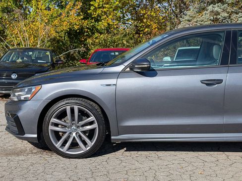 Used 2018 Volkswagen Passat 2.0T S image 2