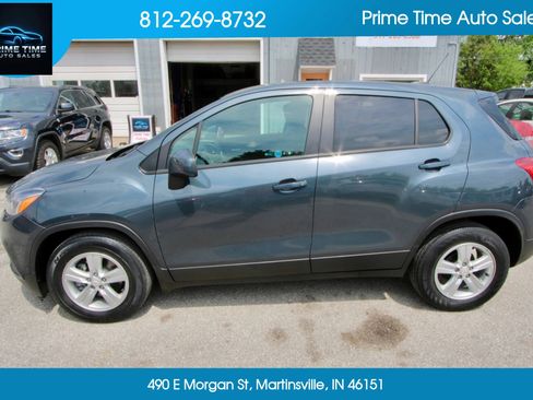 Used 2021 Chevrolet Trax LS w/ Tint and Cruise Package FWD image 3