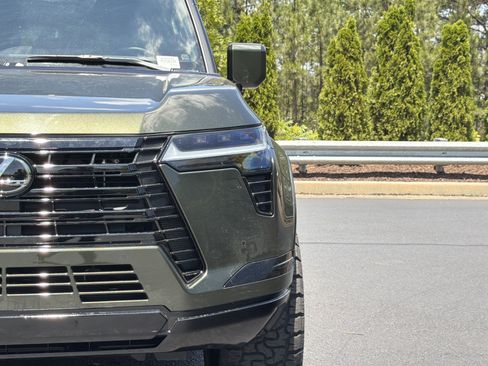 Used 2025 Lexus GX 550 w/ Accessory Package (2T) AWD/4WD image 21